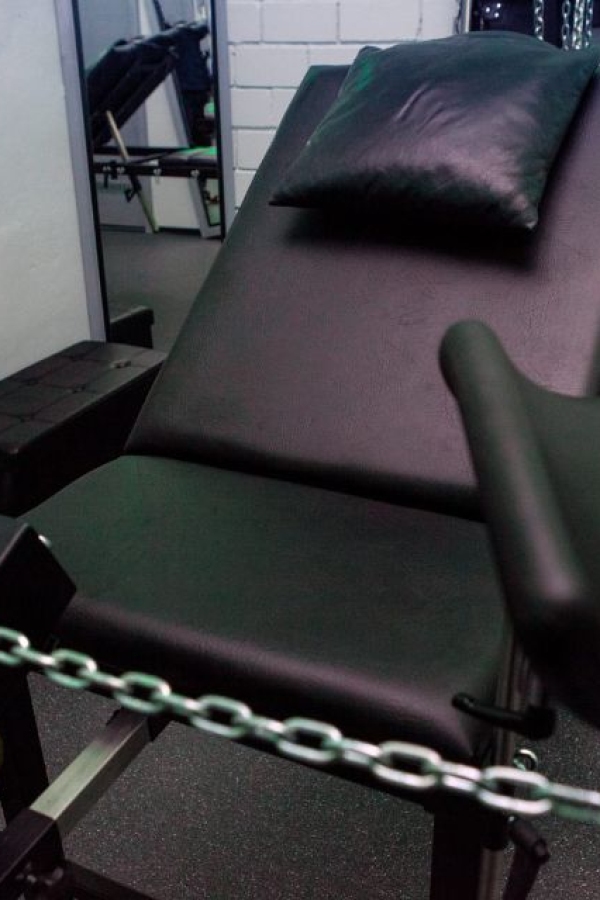 Das Graue Stahlstudio - im Dominastudio TBZ Esslingen